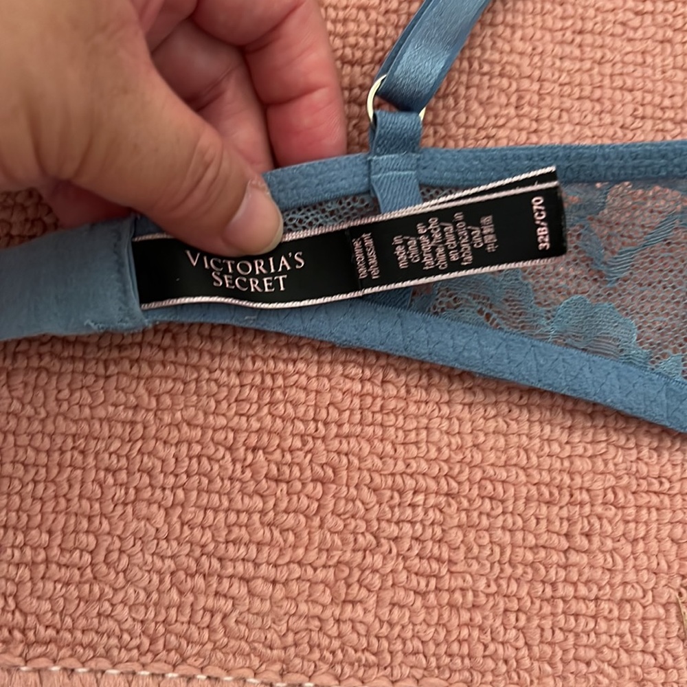 All FOUR bras as a bundle for sell. - Picture 4 of 10